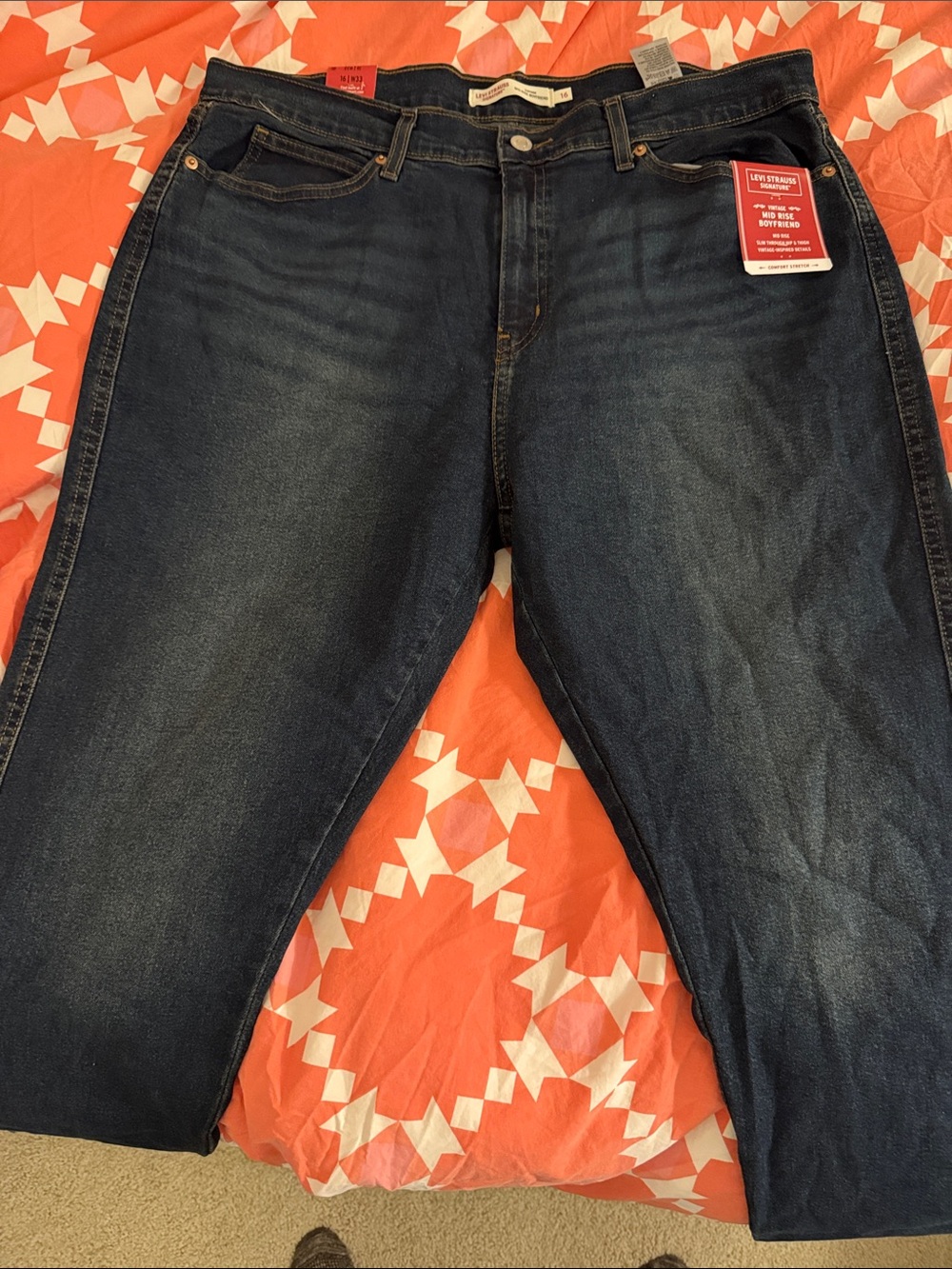 Levi's Straight Women's Jeans in Dark Indigo